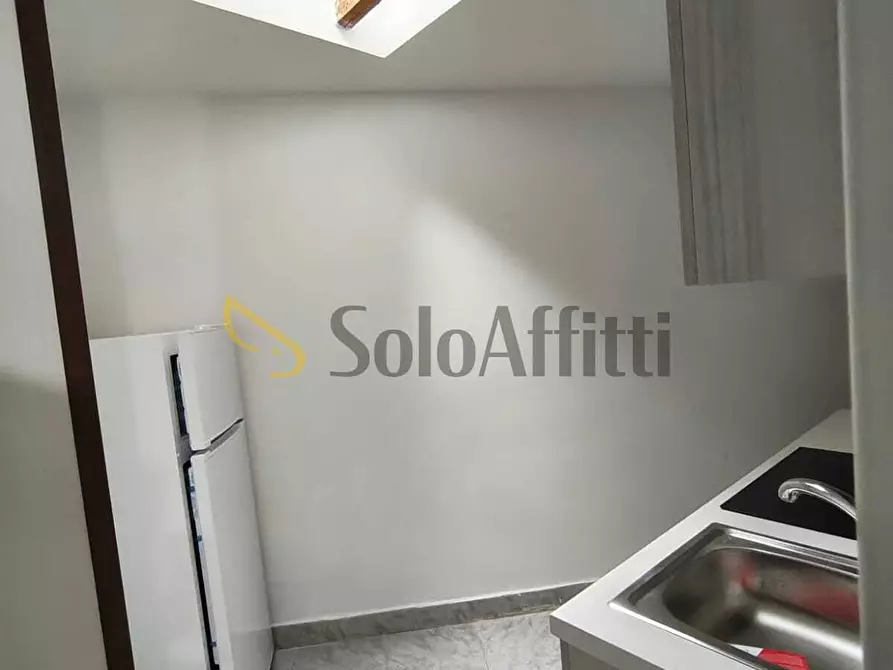 Immagine 8 di Stanza singola in affitto  a Catania