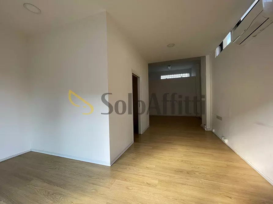 Immagine 3 di Locale commerciale in affitto  a Frosinone