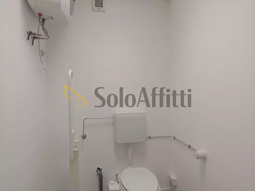 Immagine 11 di Locale commerciale in affitto  in Via Camillo Benso Cavour 1B a Busto Arsizio