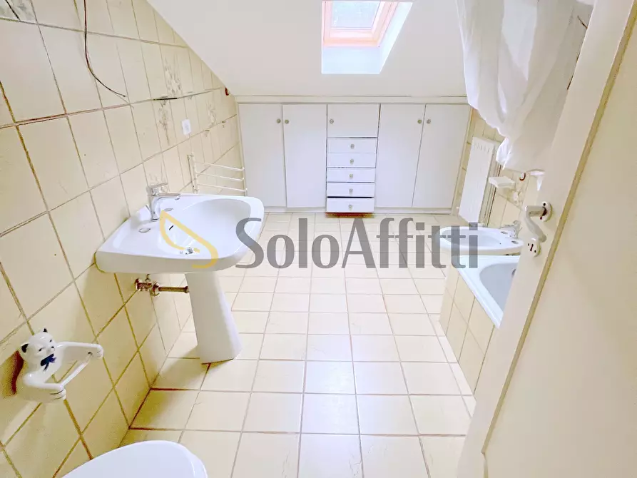 Immagine 11 di Trilocale in affitto  a Osimo