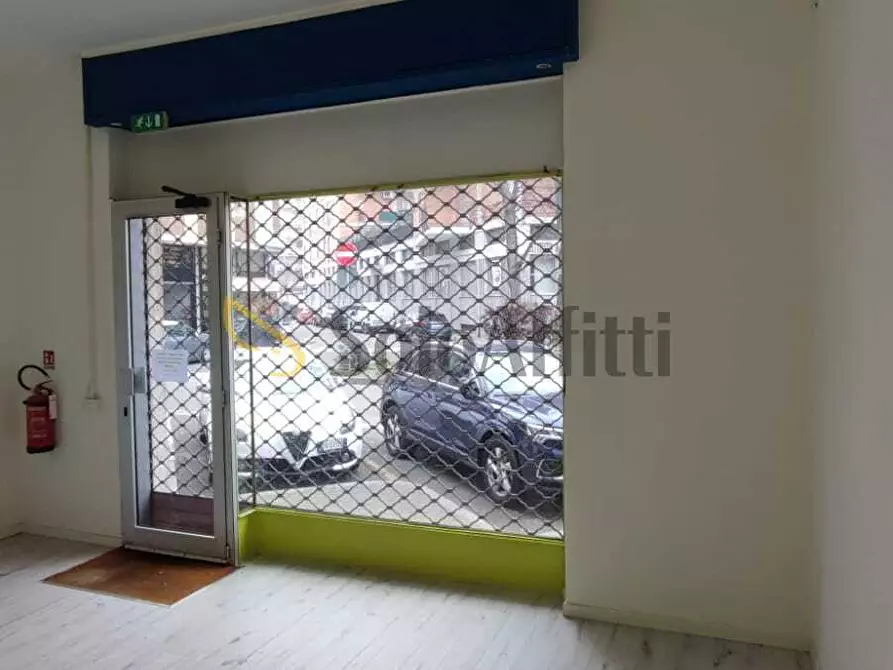 Immagine 13 di Locale commerciale in affitto  in Piazzale Caduti Saronnesi 8 a Saronno