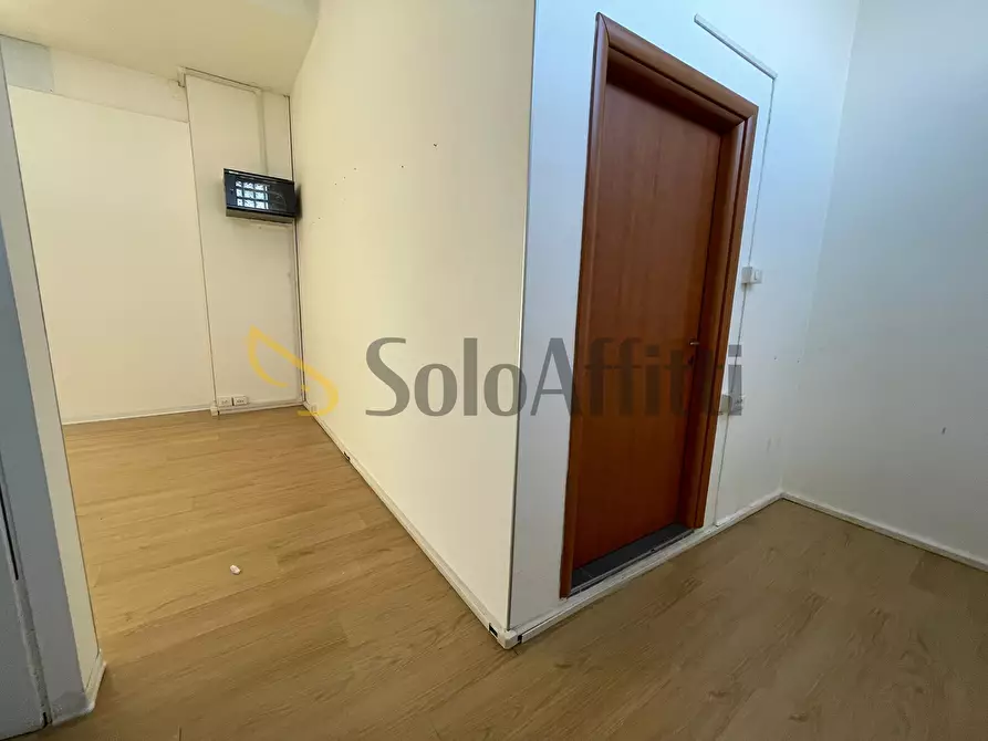 Immagine 10 di Locale commerciale in affitto  a Frosinone