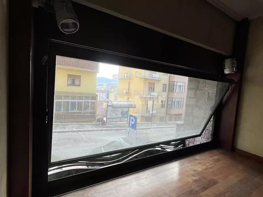 Immagine 13 di Locale commerciale in affitto  in Via Nicola Vaccaro a Potenza