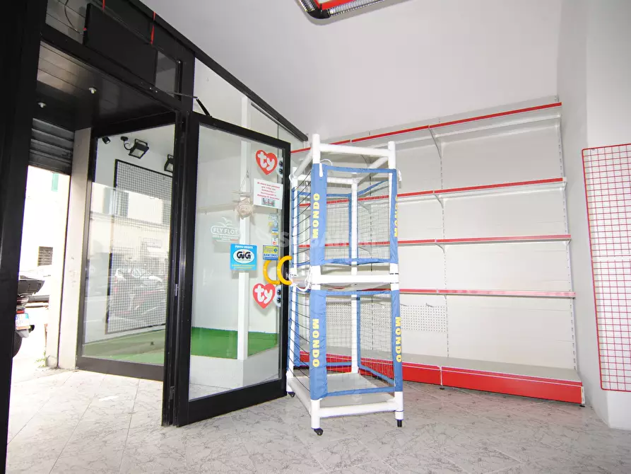 Immagine 6 di Locale commerciale in affitto  a Livorno