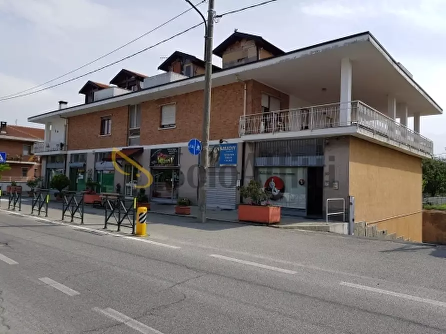 Immagine 1 di Locale commerciale in affitto  in Via Carignano a Rivalta Di Torino