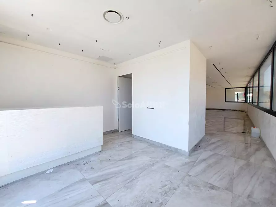 Immagine 19 di Locale commerciale in affitto  in Viale della Pesca a Fiumicino