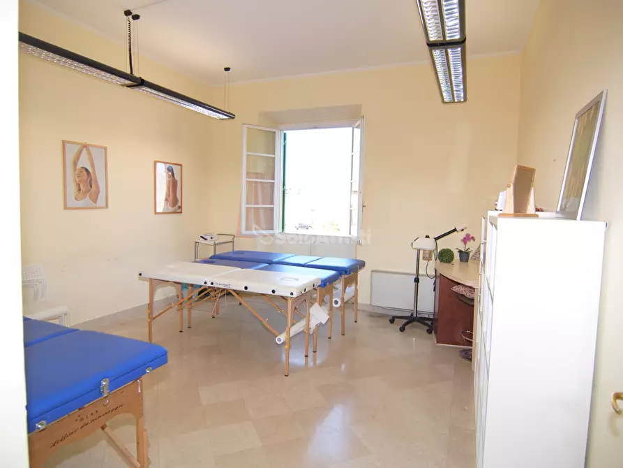Immagine 3 di Ufficio in affitto  a Livorno