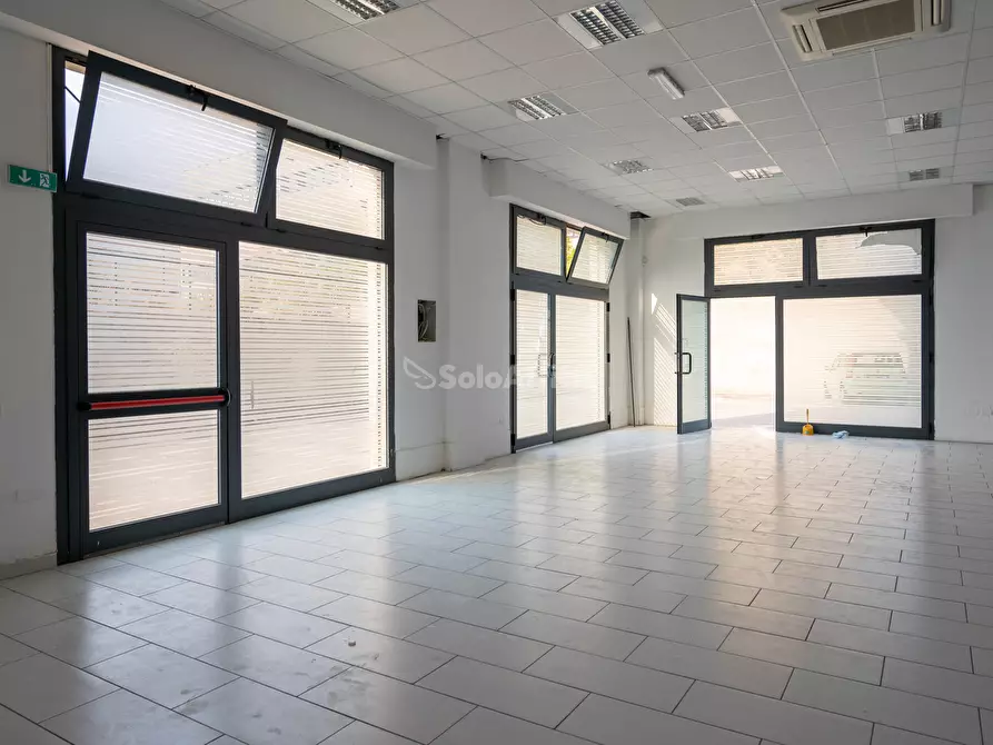 Immagine 7 di Ufficio in affitto  a Catanzaro