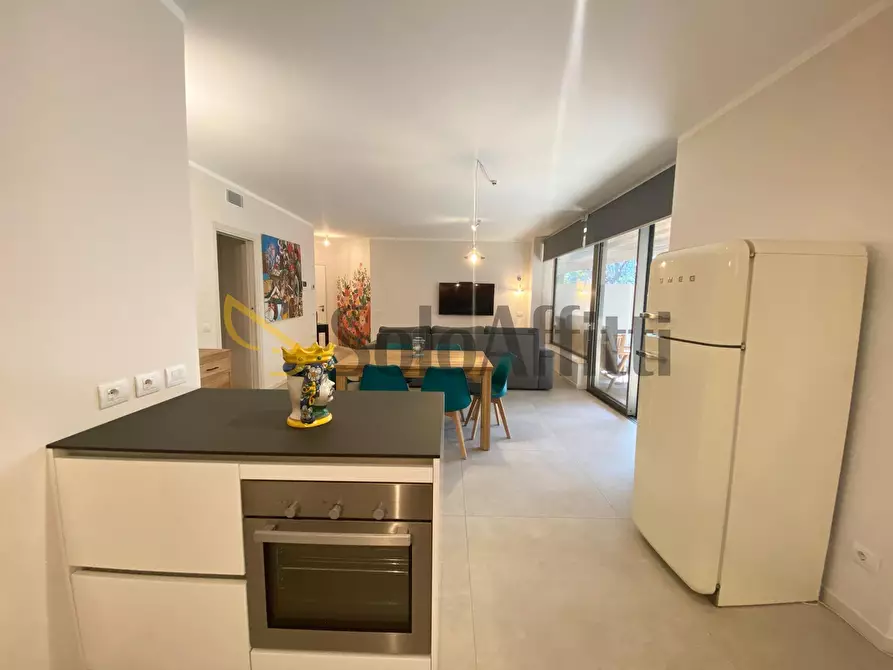 Immagine 10 di Quadrilocale in affitto  in Viale dei Mille 1 a Riccione