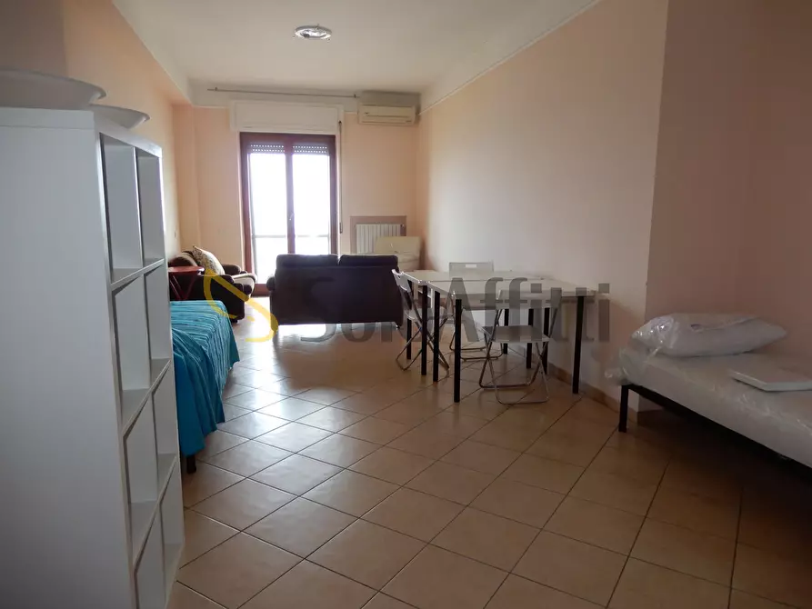 Immagine 7 di Stanza singola in affitto  a Catanzaro