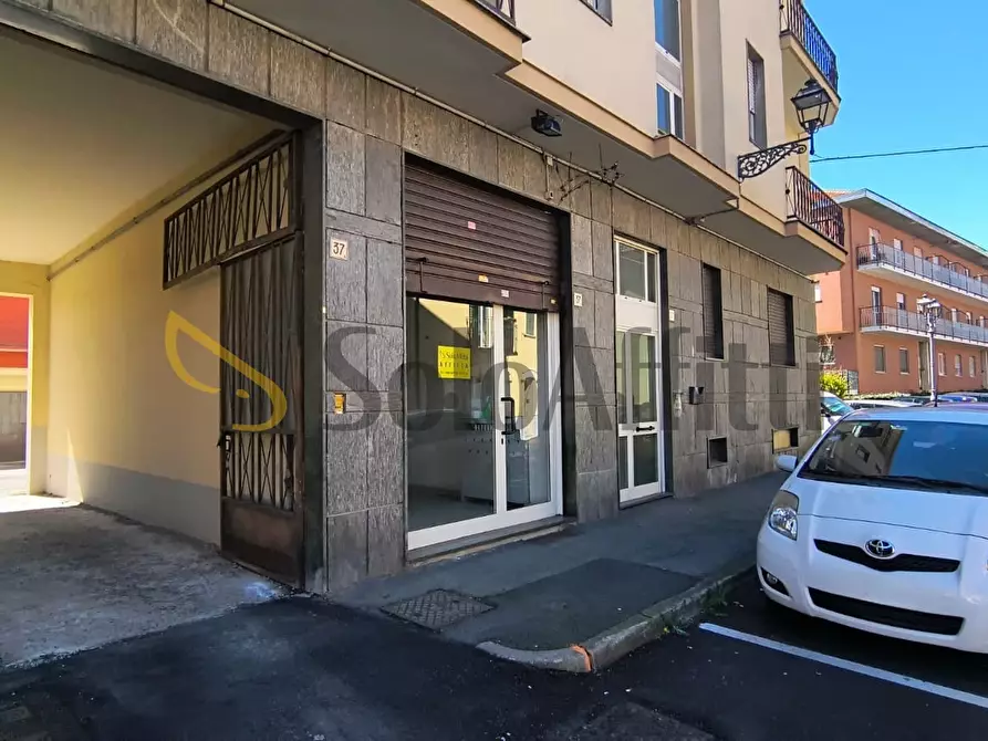 Immagine 2 di Locale commerciale in affitto  a Orbassano