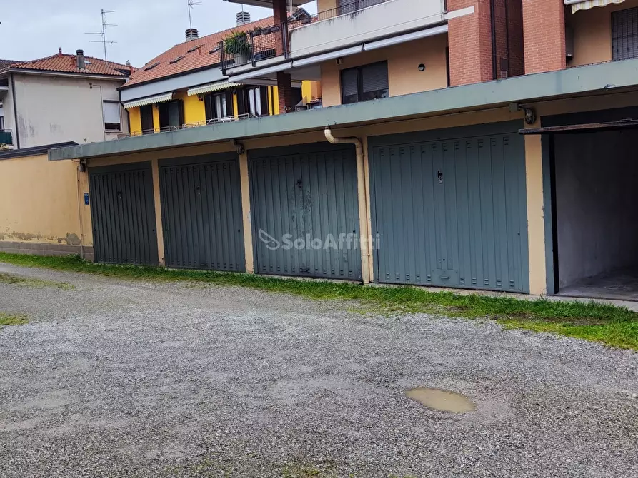 Immagine 1 di Garage in affitto  in VIA M GRAPPA a Cinisello Balsamo