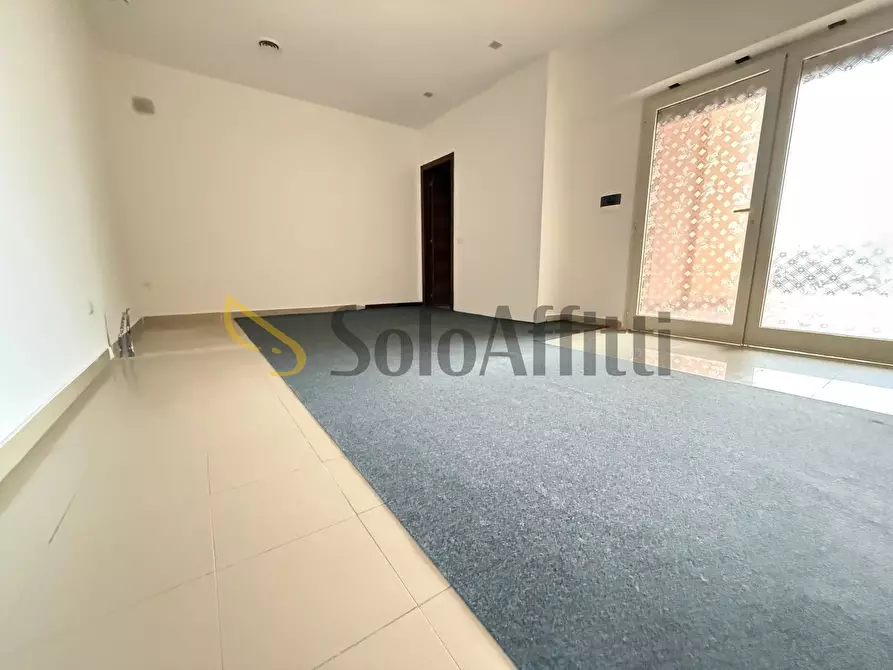 Immagine 2 di Locale commerciale in affitto  in Via Renato Iaselli 11 a Caserta