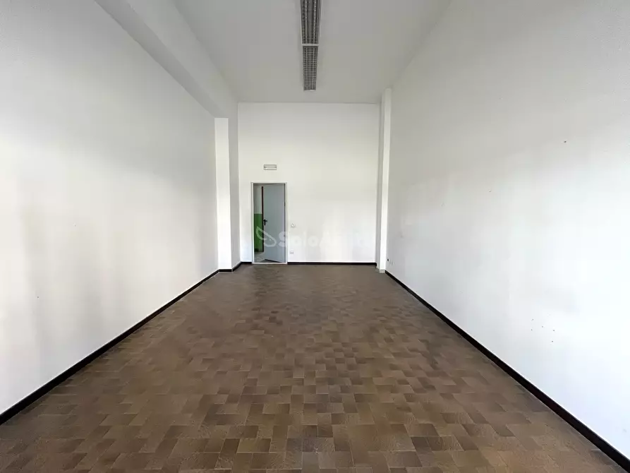 Immagine 7 di Ufficio in affitto  a Catanzaro