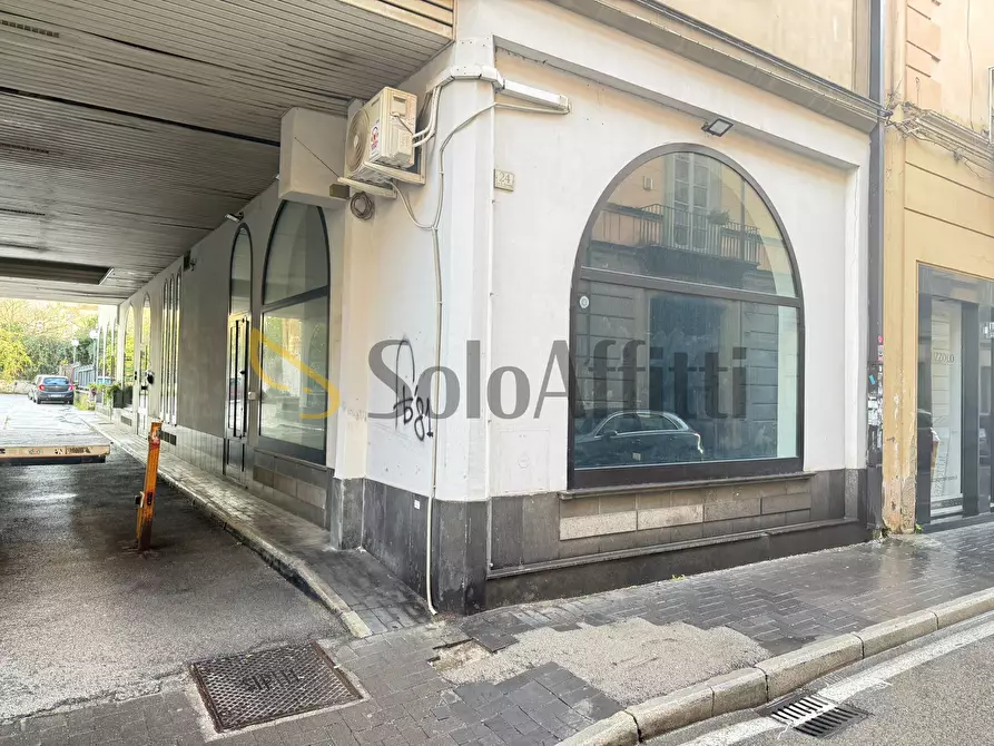 Immagine 15 di Locale commerciale in affitto  in via Colombo 24 a Caserta
