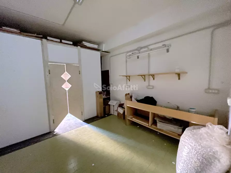 Immagine 5 di Locale commerciale in affitto  a Falconara Marittima