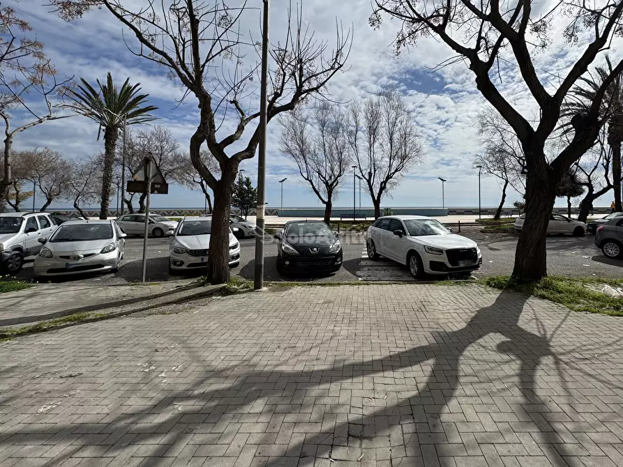 Immagine 12 di Locale commerciale in affitto  in Via Lungomare Stefano Pugliese 4747 a Catanzaro