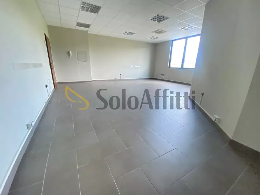 Immagine 5 di Ufficio in affitto  in Viale delle industrie a Caserta