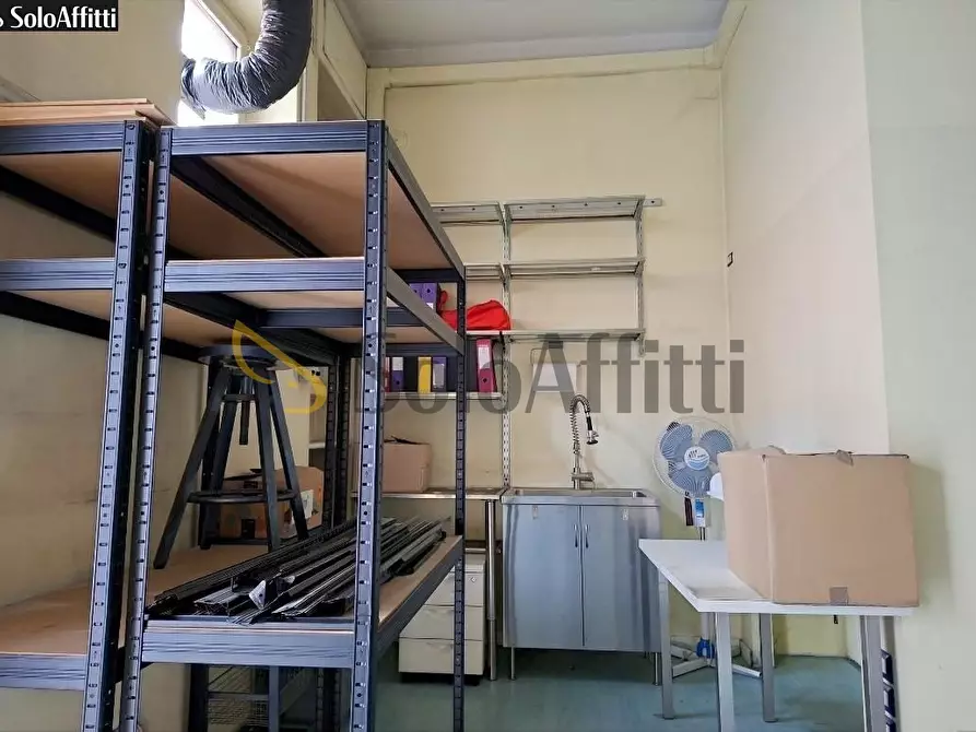 Immagine 9 di Locale commerciale in affitto  in Via Antonio Origo 28 a Lissone