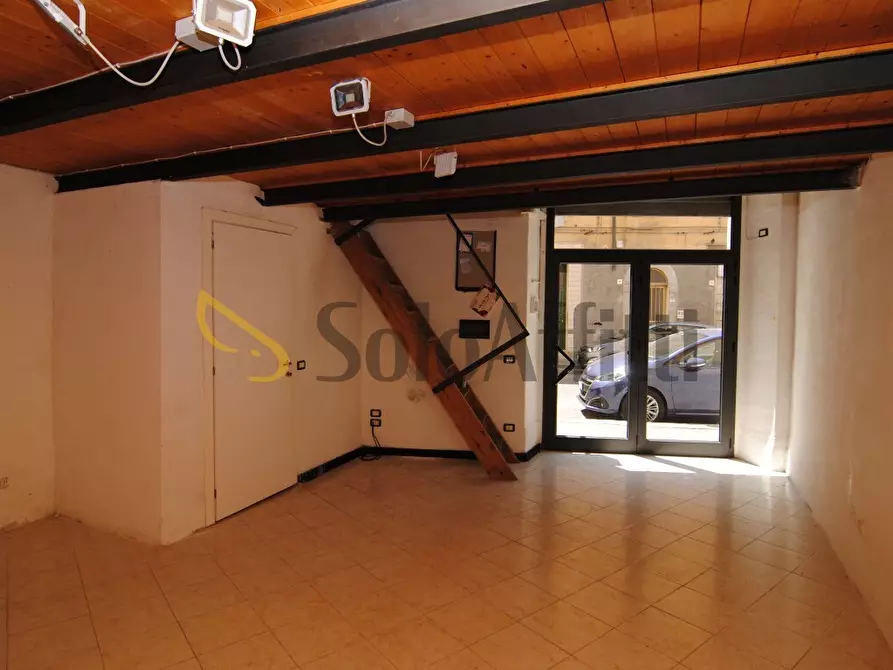 Immagine 9 di Locale commerciale in affitto  a Livorno