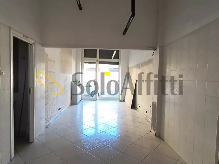 Immagine 4 di Locale commerciale in affitto  a Orbassano