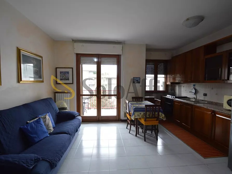 Immagine 1 di Trilocale in affitto  in Piazza Enrico Berlinguer 70 a Rozzano