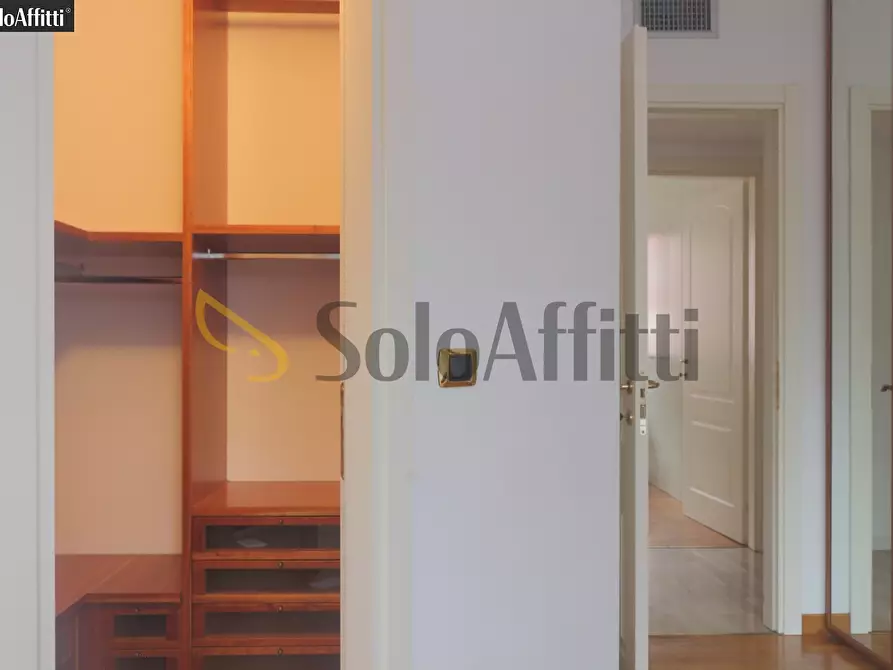 Immagine 40 di Trilocale in affitto  in Piazza Aldo Moro 1 a Cologno Monzese