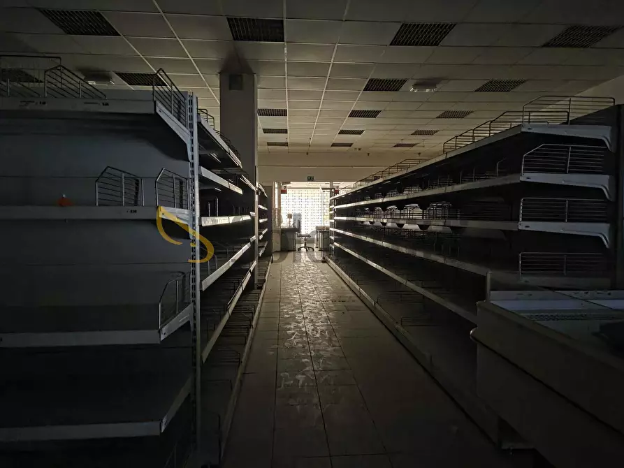 Immagine 7 di Locale commerciale in affitto  in Via Mario Pellegrini a Vignola