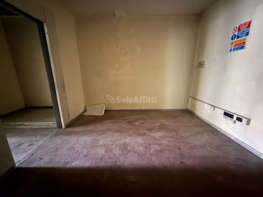 Immagine 10 di Locale commerciale in affitto  in Via Giulio Antonio Acquaviva 36a a Caserta