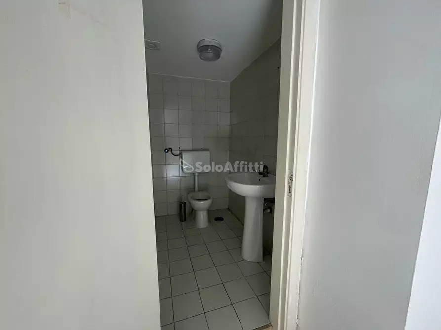 Immagine 13 di Magazzino in affitto  in Corso Trieste 82 a Caserta