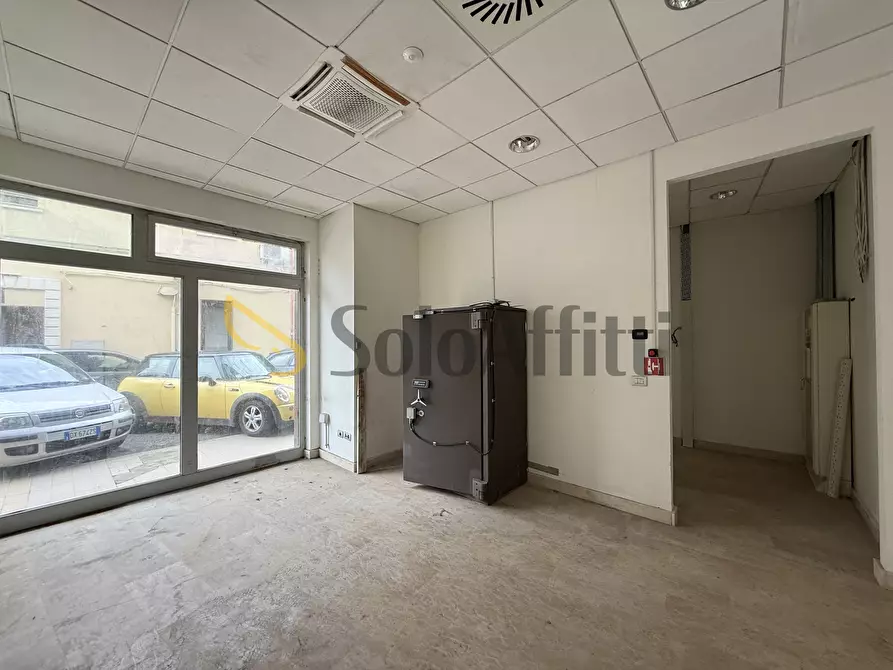 Immagine 16 di Locale commerciale in affitto  in Via Nazario Sauro 9 a Catanzaro