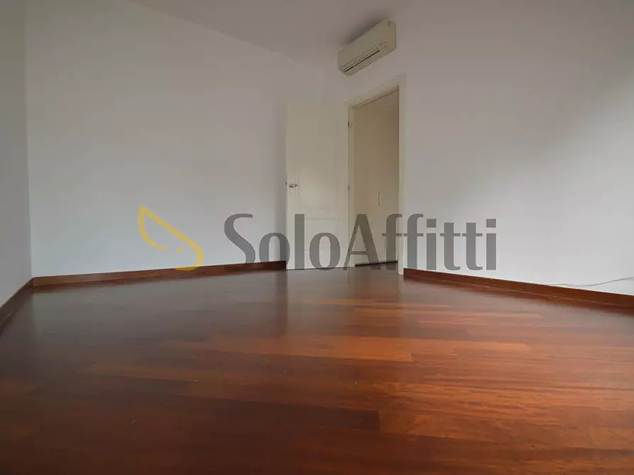 Immagine 15 di Trilocale in affitto  in Via Alfonso Capecelatro 75 a Milano