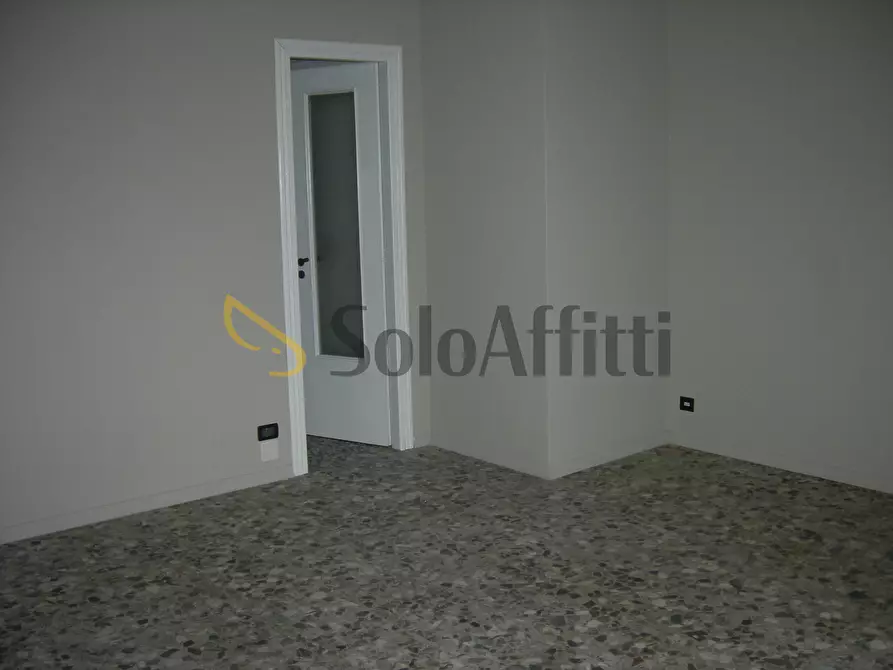 Immagine 4 di Locale commerciale in affitto  in VIA ASUNCION 7 a Torino