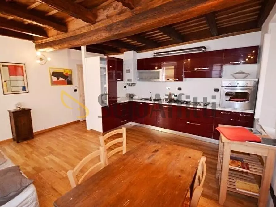 Immagine 1 di Bilocale in affitto  in Via delle Orfane 17 a Torino