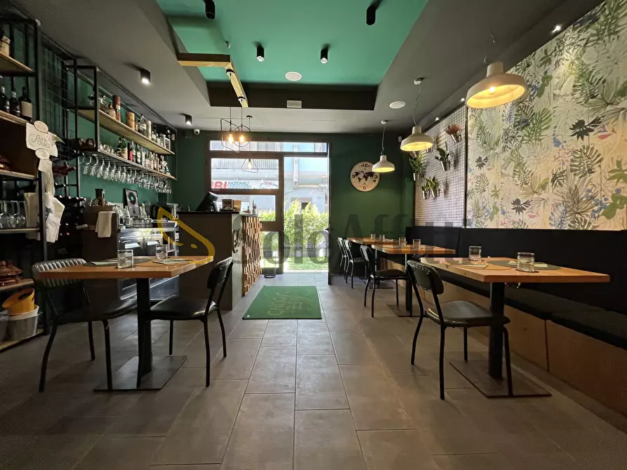 Immagine 1 di Locale commerciale in affitto  a Catanzaro