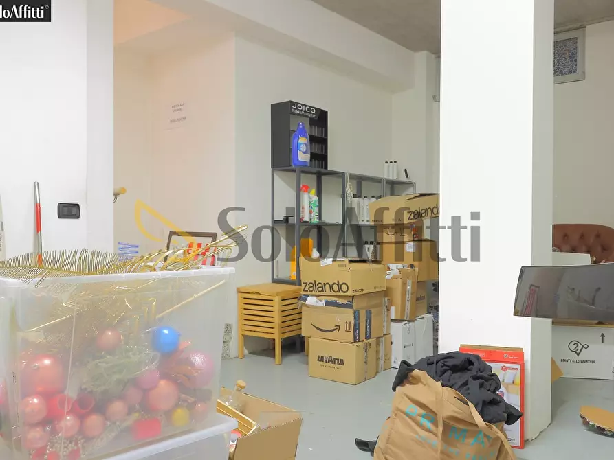 Immagine 10 di Locale commerciale in affitto  in Via G. Garibaldi 184 a Desio