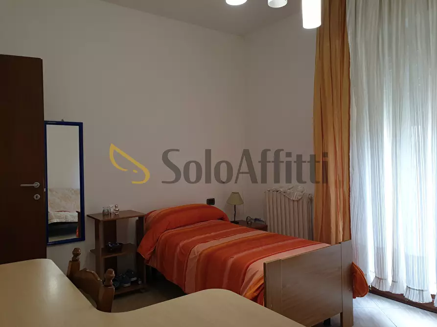 Immagine 6 di Stanza singola in affitto  a Catanzaro