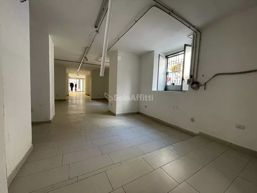 Immagine 5 di Locale commerciale in affitto  in Via Generale Alberto Pollio 10 a Caserta