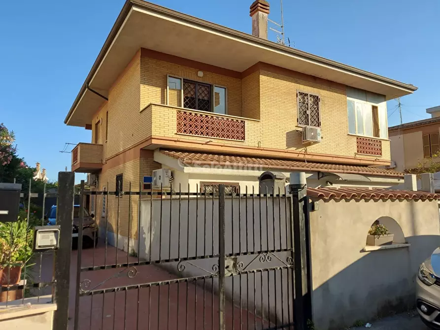 Immagine 1 di Trilocale in affitto  in Via Carlo Fecia di Cossato a Fiumicino