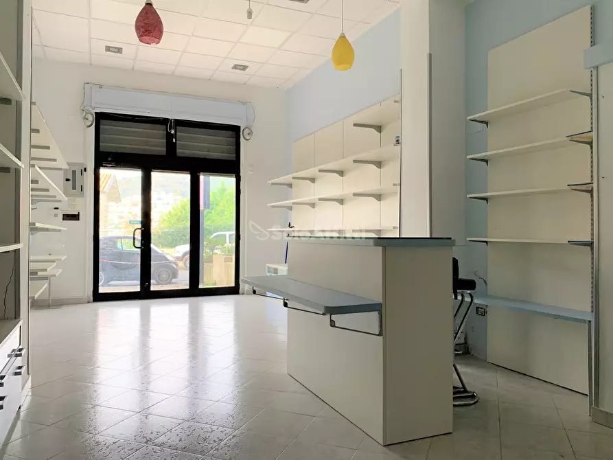 Immagine 3 di Locale commerciale in affitto  a Catanzaro