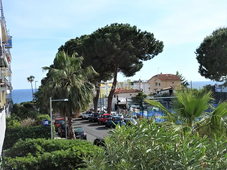 Immagine 1 di Quadrilocale in affitto  in Via Barabino 3 a San Remo