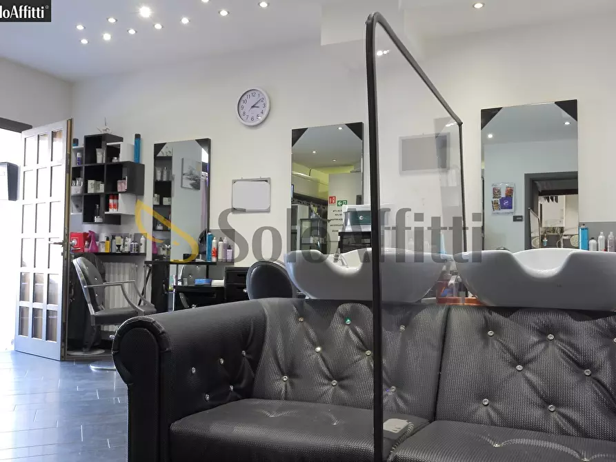 Immagine 8 di Locale commerciale in affitto  in Via Bengasi 43 a Desio