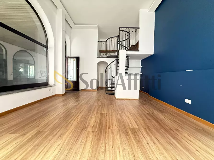 Immagine 6 di Locale commerciale in affitto  in via Colombo 24 a Caserta