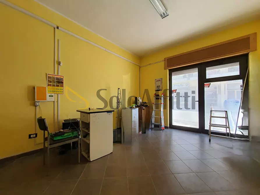 Immagine 5 di Locale commerciale in affitto  a Catanzaro