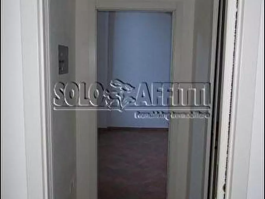 Immagine 9 di Ufficio in affitto  a Livorno