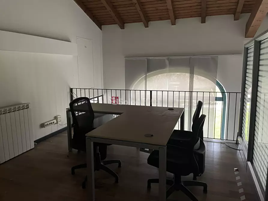 Immagine 25 di Locale commerciale in affitto  in Piazza Baracca 18 a Buscate