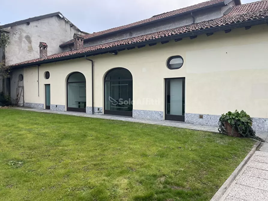 Immagine 13 di Locale commerciale in affitto  in Piazza Baracca 18 a Buscate