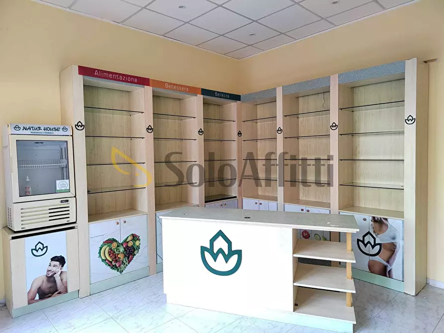 Immagine 3 di Locale commerciale in affitto  in Via della Pisana a Roma