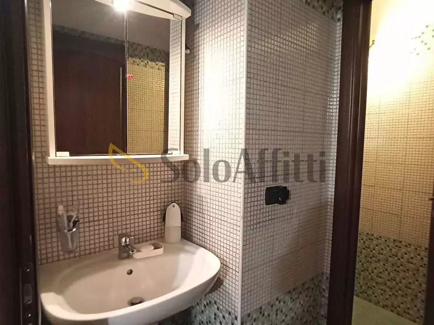 Immagine 14 di Bilocale in affitto  in Via Brione a Torino