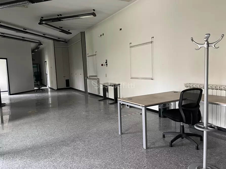 Immagine 32 di Locale commerciale in affitto  in Piazza Baracca 18 a Buscate